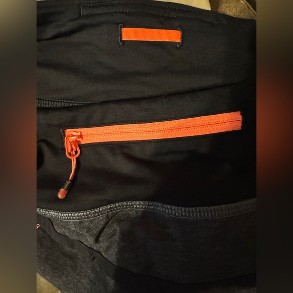 Lululemon-Speed Shorts size 4 - black, grey, orange - Picture 7 of 9